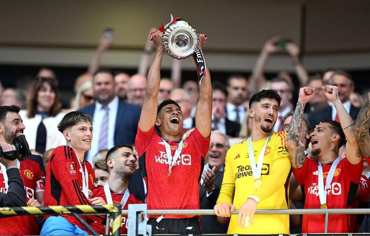 Varane: 'Ăn mừng danh hiệu cùng Man United cảm xúc hơn so với vô địch Champions League tại Real' - Ảnh 3.