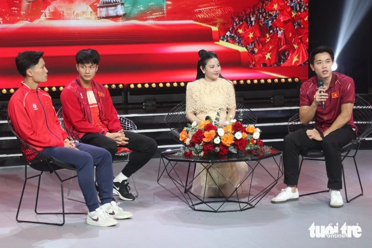 Lộ diện bạn gái của thủ môn Cao Văn Bình? - Ảnh 2.