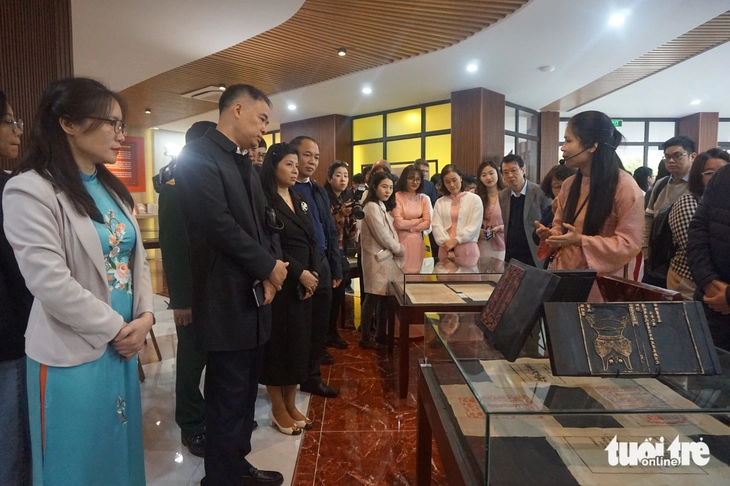 Cơ hội quý xem mộc bản khắc việc vua Gia Long cho đổi quốc hiệu thành Việt Nam - Ảnh 1. Mộc bản - Ảnh 1.