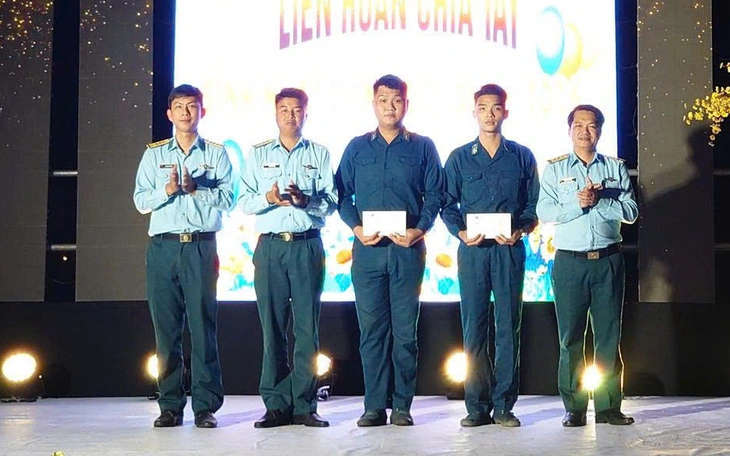 Trung đoàn pháo phòng không chủ lực miền Trung chuẩn bị cho bộ đội 'đón Tết sẵn sàng chiến đấu cao' - Ảnh 3.