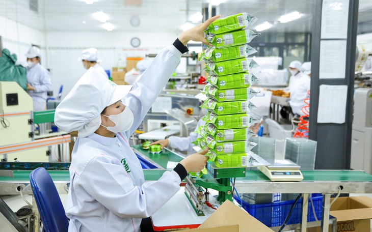 Người dân Quảng Trị thưởng thức trăm thứ quà quê qua ngày hội OCOP đón Xuân Bính Ngọ - Ảnh 6.