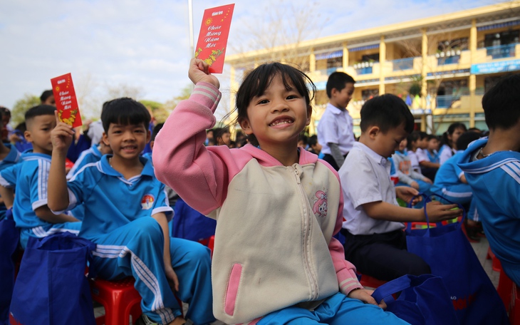 Tết Nhân ái đến với đồng bào vùng lũ Đắk Lắk - Ảnh 5.