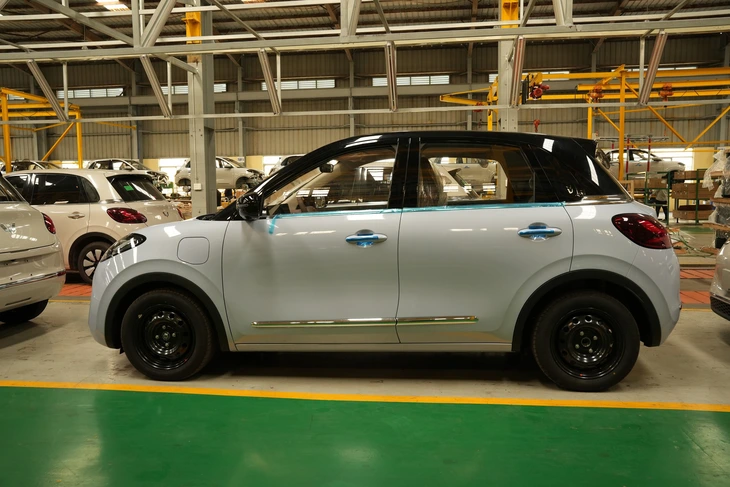Ảnh thực tế Wuling Bingo 2026 tại Việt Nam: Giá dự kiến từ 399 triệu đồng, cần số như Mercedes, camera 360, đổi cổng sạc từng gây tranh cãi- Ảnh 13. Wuling Bingo - Ảnh 12.