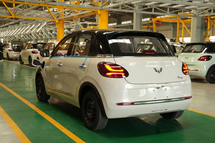 Ảnh thực tế Wuling Bingo 2026 tại Việt Nam: Giá dự kiến từ 399 triệu đồng, cần số như Mercedes, camera 360, đổi cổng sạc từng gây tranh cãi- Ảnh 12. Wuling Bingo - Ảnh 11.