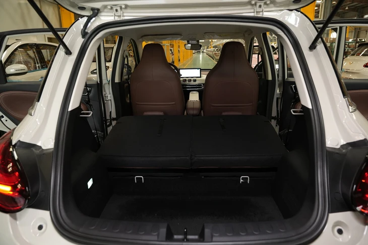 Ảnh thực tế Wuling Bingo 2026 tại Việt Nam: Giá dự kiến từ 399 triệu đồng, cần số như Mercedes, camera 360, đổi cổng sạc từng gây tranh cãi- Ảnh 9. Wuling Bingo - Ảnh 8.