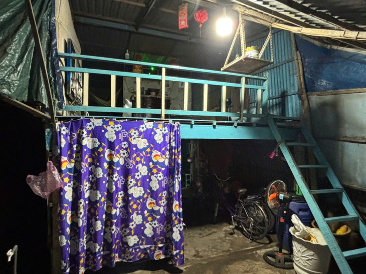 em trai bóp cổ - Ảnh 2.