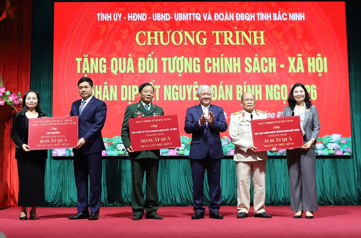 Phó Chủ tịch Quốc hội Đỗ Văn Chiến: Bắc Ninh hướng tới thành phố trực thuộc Trung ương trước 2030 - Ảnh 1. Phó chủ tịch Quốc hội Đỗ Văn Chiến: Bắc Ninh hướng tới thành phố trực thuộc Trung ương trước 2030 - Ảnh 1.