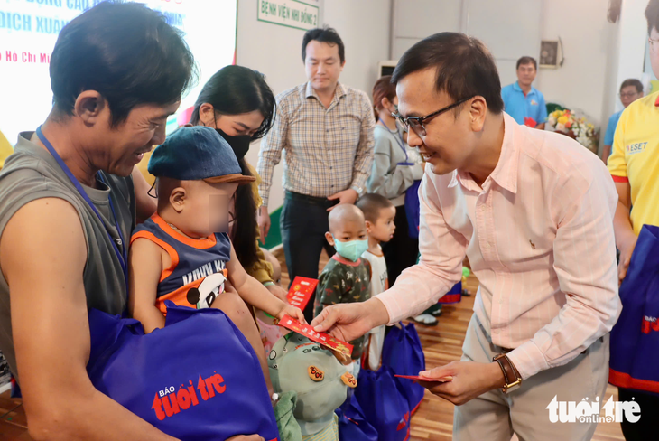 Ước mơ của Thúy mang mùa xuân đến với bệnh nhi ung thư tại TP.HCM - Ảnh 6.