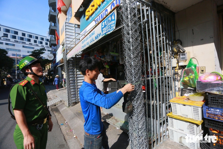 Tình hình vỉa hè, lòng đường TP.HCM gần đây có gì thay đổi? - Ảnh 1. vỉa hè - Ảnh 1.