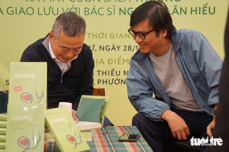 Viết sách về góc khuất ngành y, vì sao bác sĩ Nguyễn Lân Hiếu đặt tên ‘Thương’? - Ảnh 5. Nguyễn Lân Hiếu - Ảnh 2.