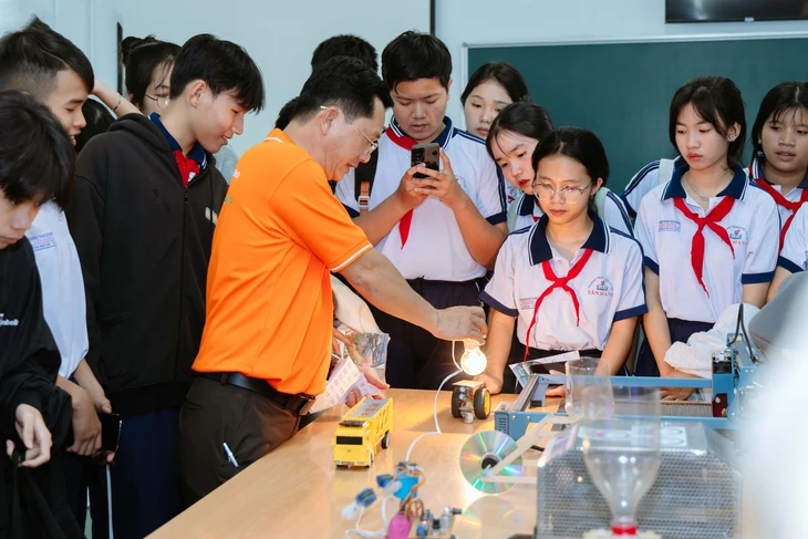 TP.HCM muốn ít nhất 28% học sinh theo ngành khoa học, kỹ thuật, công nghệ - Ảnh 1.