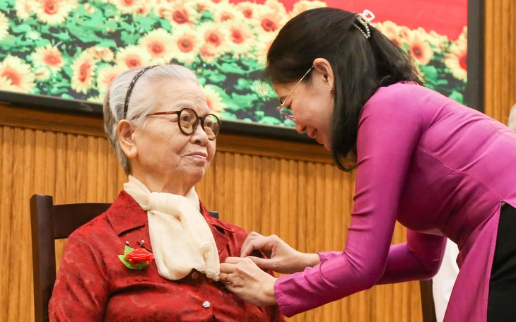 Bí thư Mộc và 15 năm 'đi từng ngõ, gõ từng nhà' giữ yên khu phố - Ảnh 2.