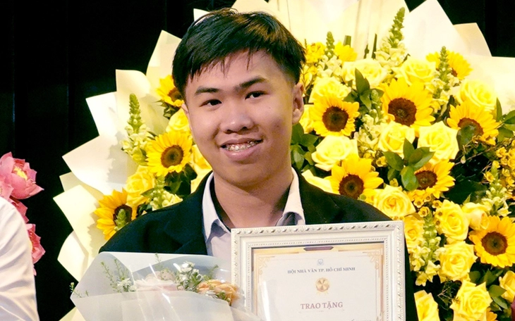 Giải thưởng văn học hằng năm còn để nhìn lại những vấn đề của đời sống văn học - Ảnh 4.