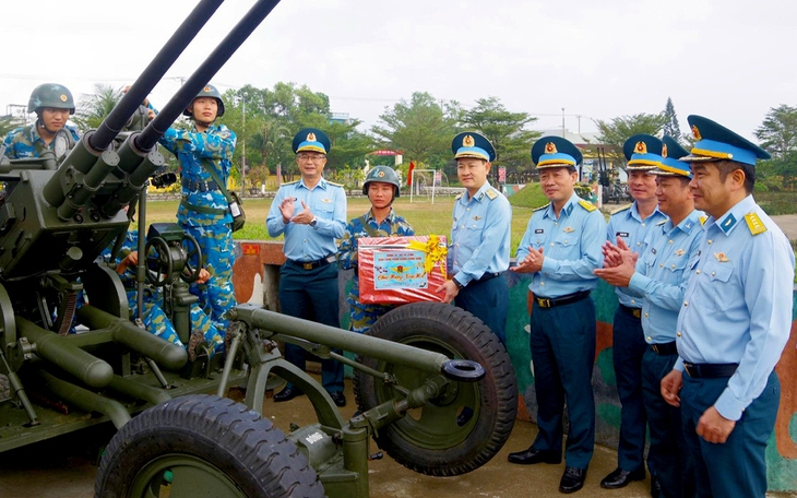 Quân chủng phòng không - Không quân tổ chức loạt hoạt động Xuân canh trời tại Gia Lai - Ảnh 2.