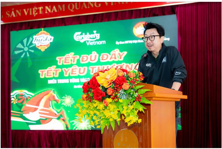 Carlsberg trao 7.500 phần quà Tết đến người dân miền Trung - Ảnh 4.