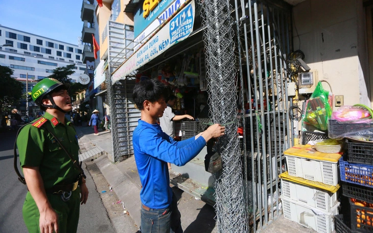 Vỉa hè cần trật tự bền vững - Ảnh 2.