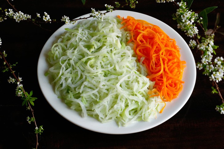 Món cổ Tết Bát Tràng: Su hào xào mực với công đoạn xé mực kỳ công - Ảnh 4.