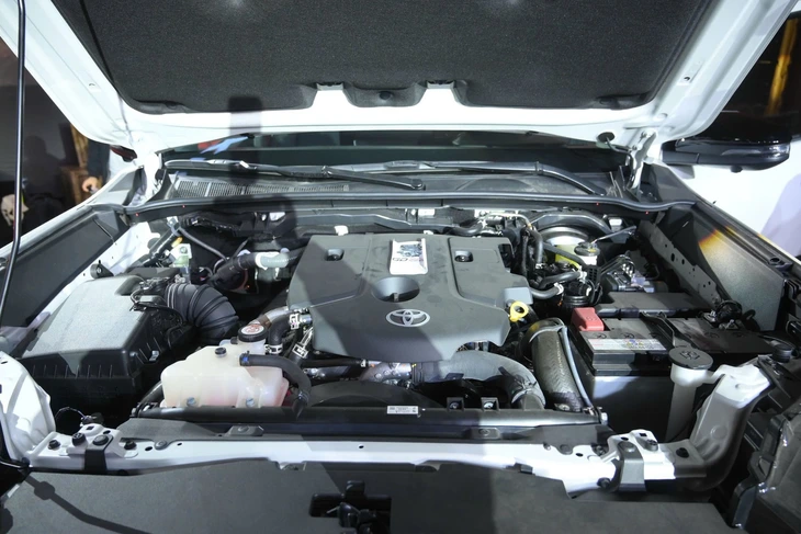Toyota Hilux - Ảnh 4.