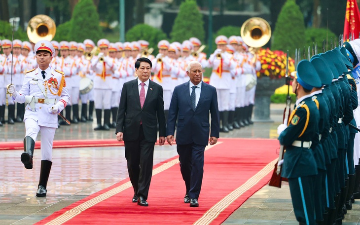Chủ tịch Hội đồng châu Âu thăm tuyến metro số 3 - Ảnh 1.