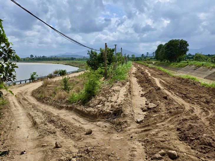 Vụ sập bờ kè làm 4 người chết: Bờ kè bị lũ gây hư hỏng, đã khảo sát nhưng chưa kịp sửa chữa - Ảnh 3.