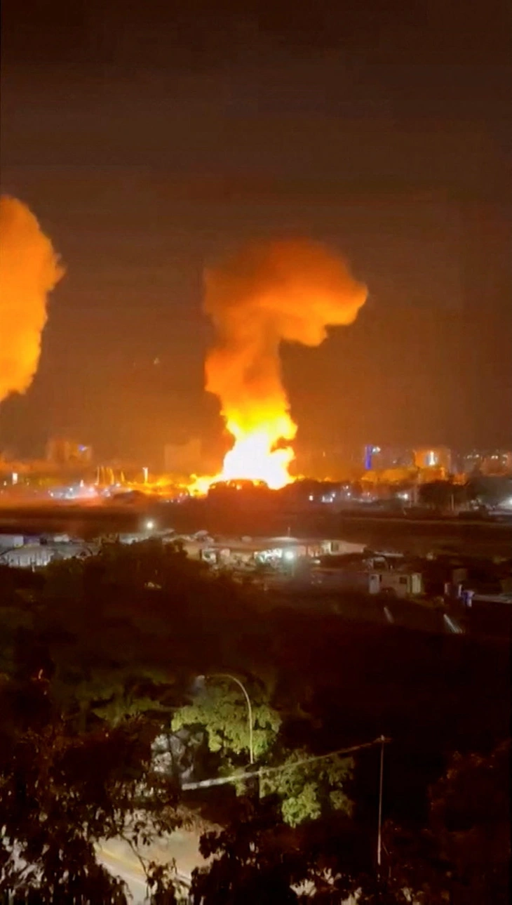 Ông Trump xác nhận tấn công Venezuela, tuyên bố đã bắt ông Maduro và vợ - Ảnh 1. Venezuela - Ảnh 3.