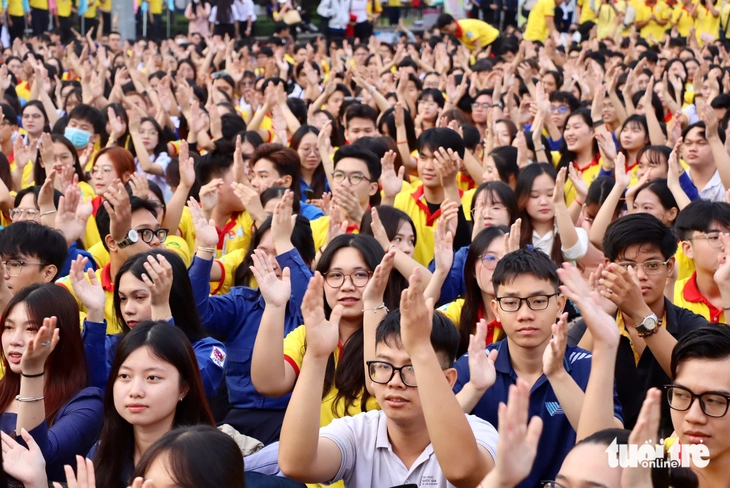 Chiến dịch Xuân tình nguyện 2026 chính thức ra quân, mang sắc Xuân đến mọi nhà - Ảnh 6.