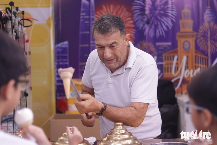 Thảo cầm viên hút khách đến trải nghiệm tuần lễ văn hóa ngày đầu năm mới - Ảnh 3. Thảo cầm viên - Ảnh 3.