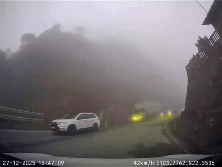 biển xanh - Ảnh 2.