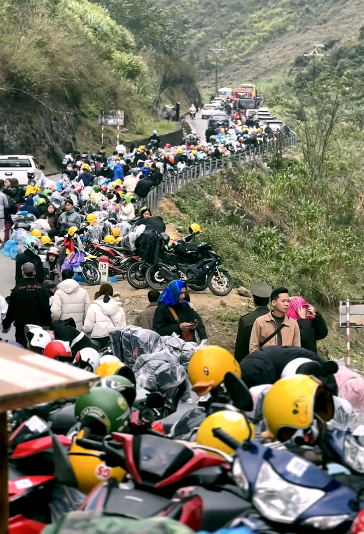 Vượt lạnh, du khách nườm nượp đến Hà Giang - Ảnh 3.