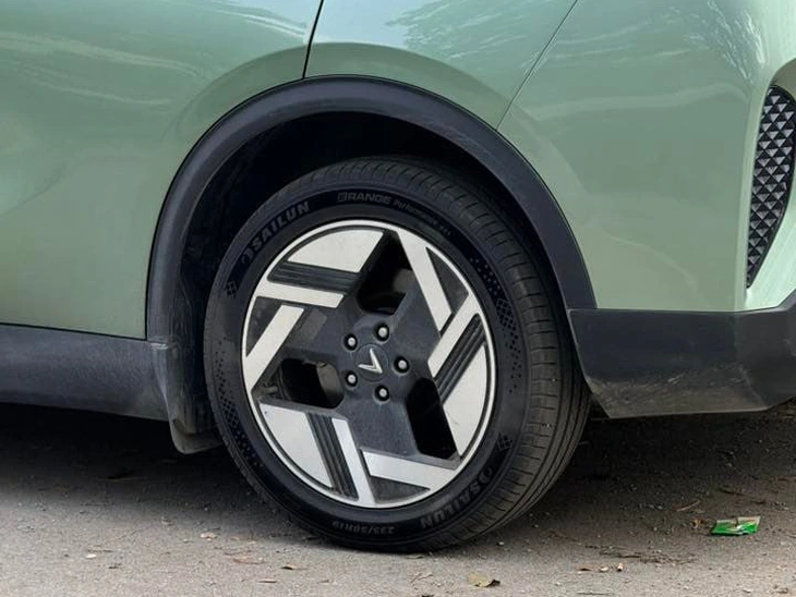 VinFast Limo Green - Ảnh 3.