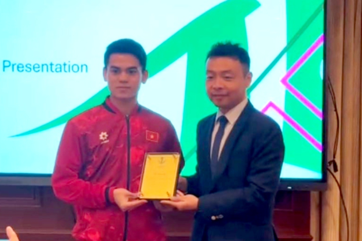 Đại diện AFC thăm tuyển U23 Việt Nam tại Saudi Arabia - Ảnh 1.