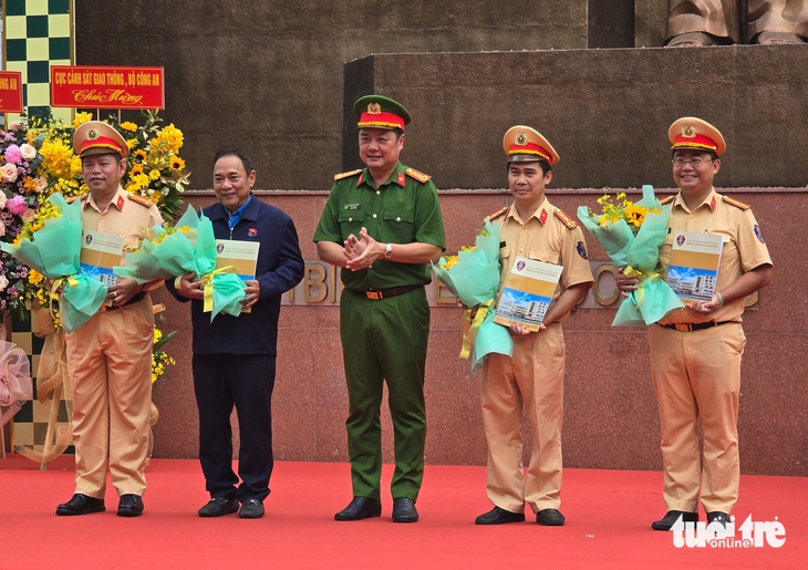 Công an TP.HCM ra mắt Câu lạc bộ xe đạp chuyên nghiệp - Ảnh 3.
