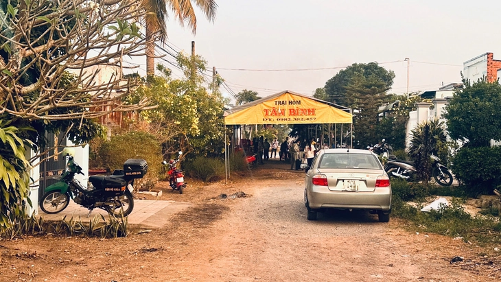 Bắt người lái xe bán tải đánh gục ông già sau va chạm xe ở Tây Ninh, nạn nhân đã tử vong - Ảnh 3.