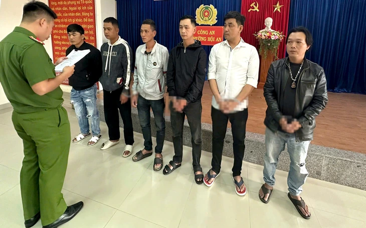 Mâu thuẫn tính tiền phục vụ của các nữ nhân viên rót bia tại quán nhậu, 4 người lãn án tù - Ảnh 2.