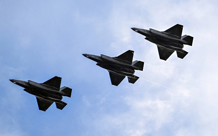 Thêm một tàu chiến Mỹ cập cảng Trung Đông giữa căng thẳng với Iran - Ảnh 3.