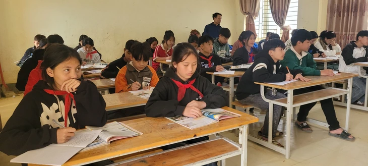 Thanh Hóa chỉ đạo giải quyết dứt điểm tiền dạy thêm giờ cho giáo viên - Ảnh 1.