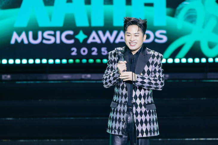 Hòa Minzy thắng lớn với 6 giải Làn sóng xanh, có xứng đáng? - Ảnh 8. Hòa Minzy - Ảnh 8.