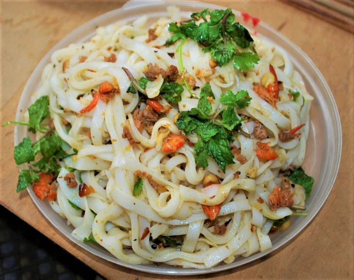 Đặc sắc mì Quảng trộn khô trong mùa xuân xứ Quảng - Ảnh 1. mì Quảng - Ảnh 1.