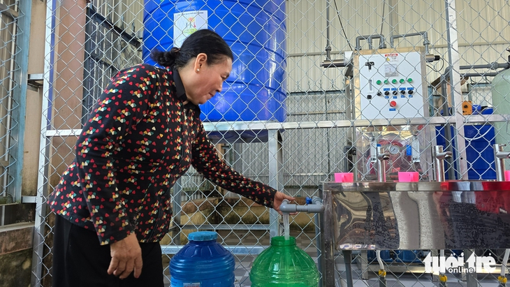 Trao tặng 7 hệ thống máy lọc nước cho 3 điểm trường ven biển ở An Giang - Ảnh 3.