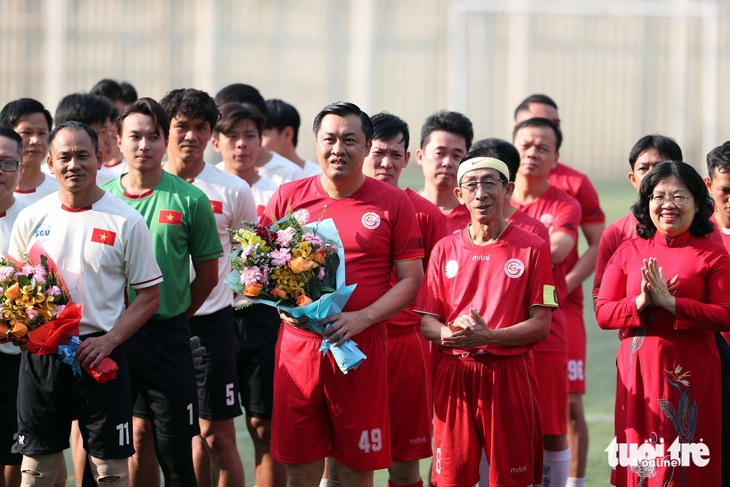 Bóng đá TP.HCM 'uống nước nhớ nguồn' - Ảnh 1.