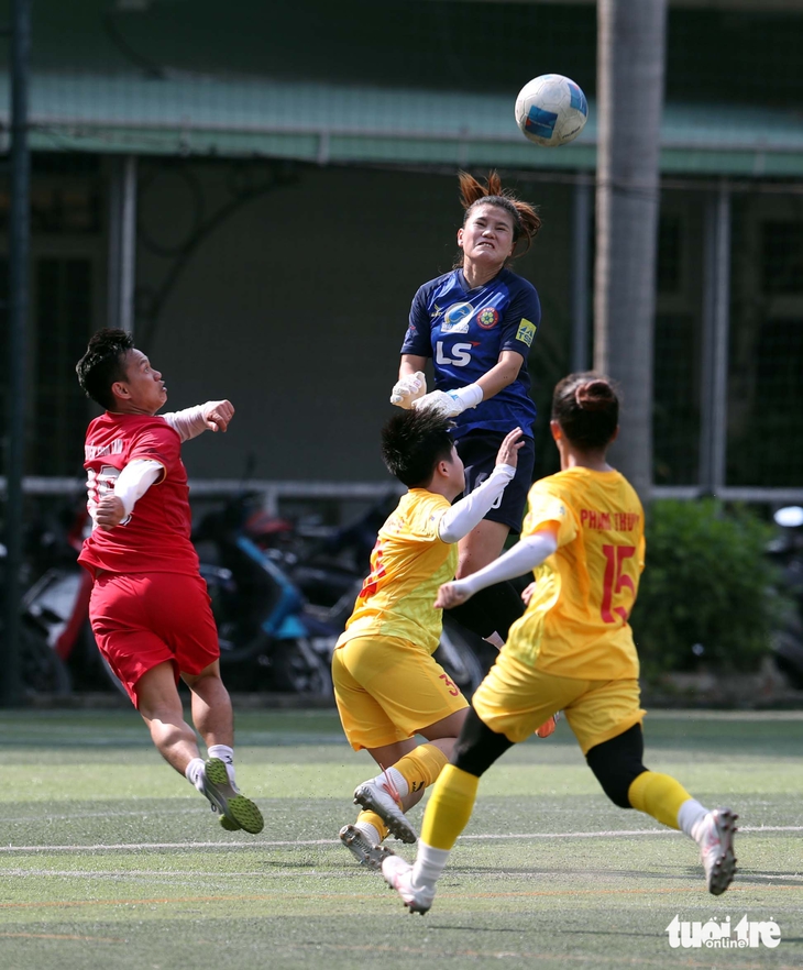 Bóng đá TP.HCM 'uống nước nhớ nguồn' - Ảnh 6.