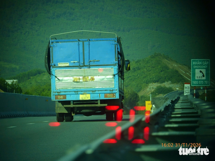 Hàng loạt tài xế vi phạm tốc độ trên cao tốc TP.HCM - Vân Phong bị 'phạt nguội' - Ảnh 5.