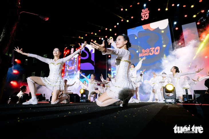 Học sinh tổ chức đêm nhạc Tuổi Hồng Minh Khai quy tụ nhiều sao trẻ - Ảnh 6.