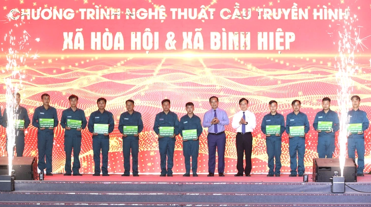 Hàng trăm suất quà thể hiện 'nghĩa tình hậu phương - ấm lòng biên giới' ở Tây Ninh - Ảnh 2.