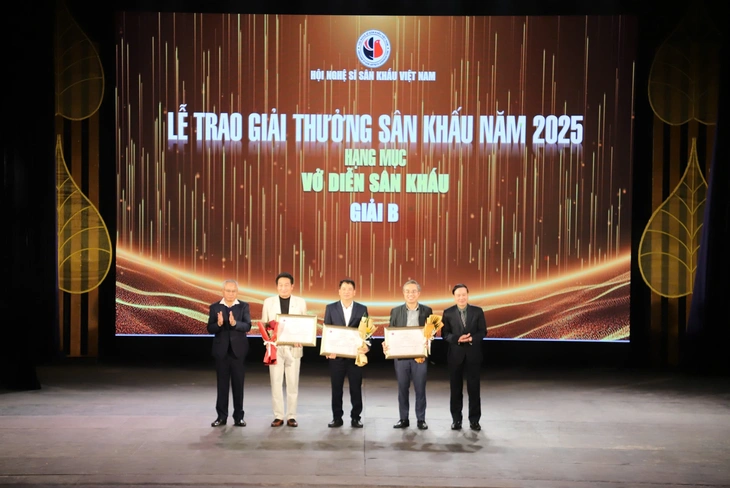 Giải thưởng sân khấu năm 2025 không có giải A nào, các nhà hát địa phương thắng thế - Ảnh 2. Giải thưởng sân khấu năm 2025 - Ảnh 2.