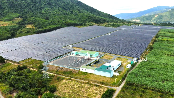 Khánh Hòa hướng đến trở thành trung tâm năng lượng tái tạo và công nghiệp xanh - Ảnh 1. Khánh Hòa - Ảnh 1.