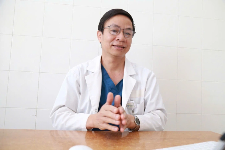 Phẫu thuật lấy búi tóc chiếm hết dạ dày bé trai 6 tuổi - Ảnh 2.