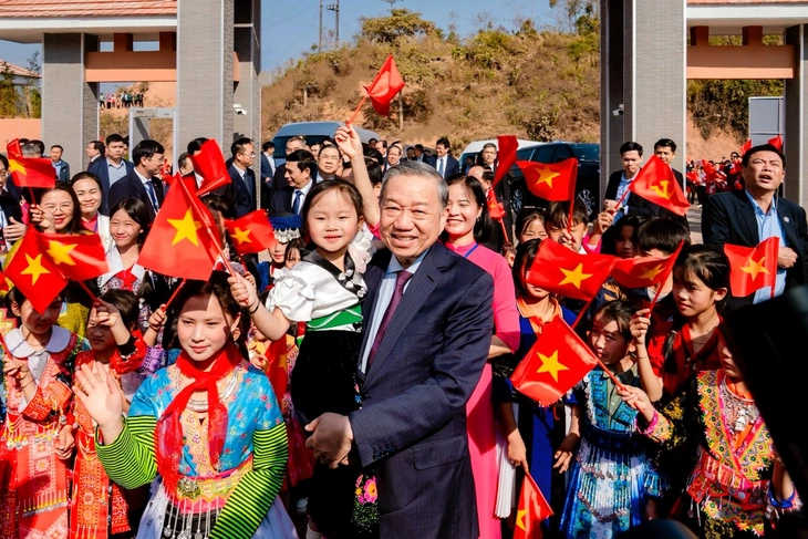 Tổng Bí thư Tô Lâm dự lễ khánh thành trường nội trú hiện đại nhất vùng biên giới - Ảnh 3.