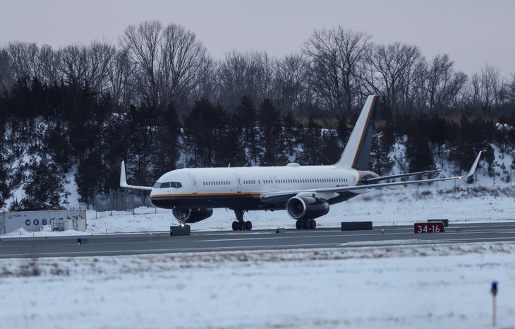 Ảnh Tổng thống Venezuela bị bắt, đeo còng tay, mặc đồ rằn ri là sản phẩm photoshop - Ảnh 4.