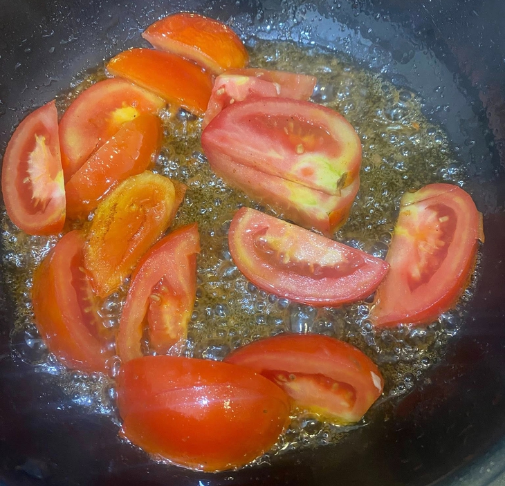 Cá chép bung: món ngon lạ ngày se lạnh - Ảnh 3. Cá chép bung - Ảnh 3.